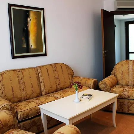 Helena Vip And ヴィラ *