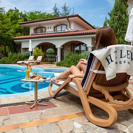 Helena Vip And ヴィラ