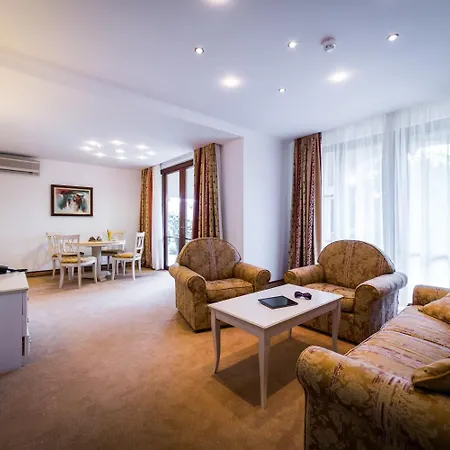 Helena Vip And ヴィラ *