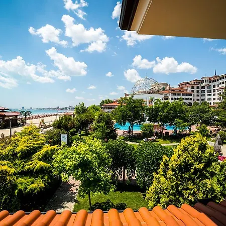 Helena Vip And サニービーチ