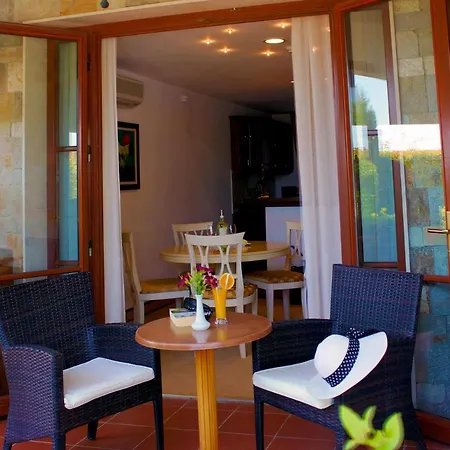 Helena Vip And Villa *