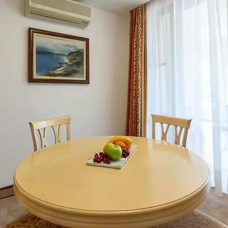 Helena Vip And Napospart