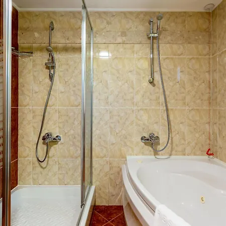 Helena Vip And Napospart