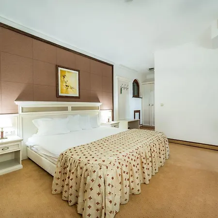 Helena Vip And Slăntjev Brjag