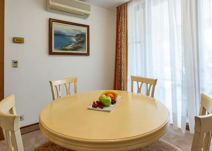 Helena Vip And Слънчев бряг