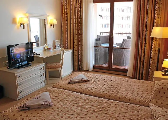 Луксозна вила Helena Vip And *