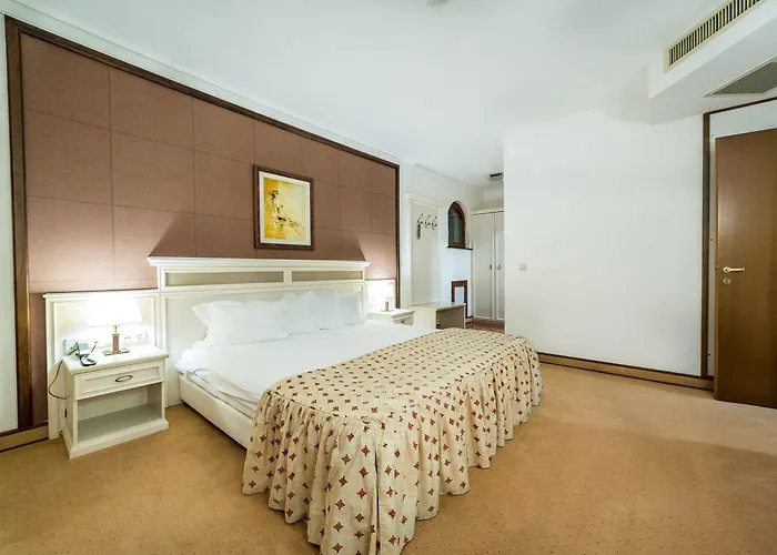 Helena Vip And Слънчев бряг