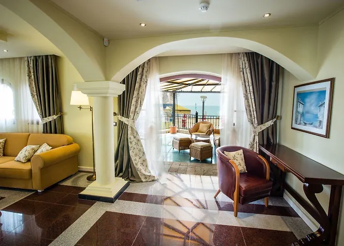 Луксозна вила Helena Vip And *