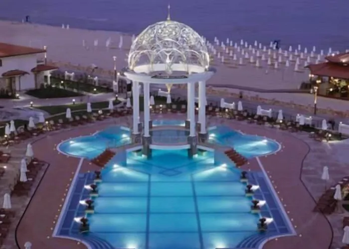 Луксозна вила Helena Vip And