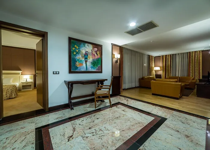 Helena Vip And Луксозна вила