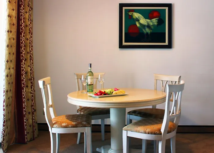 Луксозна вила Helena Vip And *