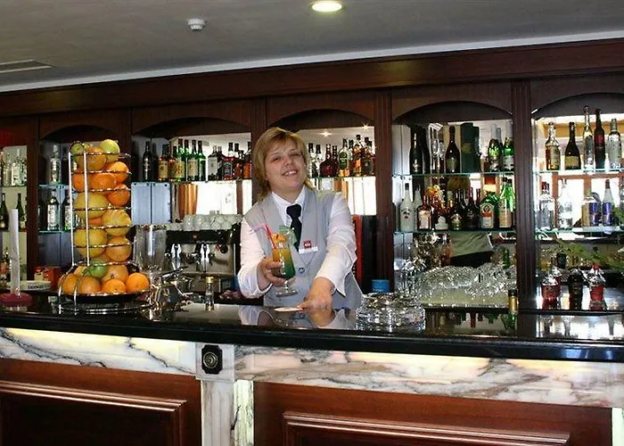 Луксозна вила Helena Vip And *