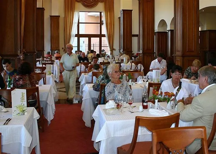 Луксозна вила Helena Vip And