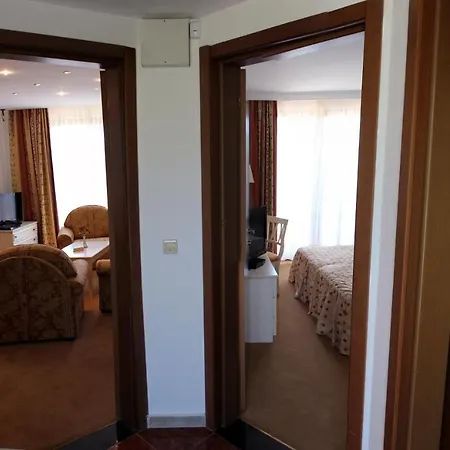 Helena Vip And فيلة *