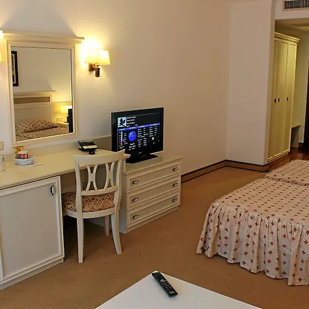 Helena Vip And * ساني بيتش